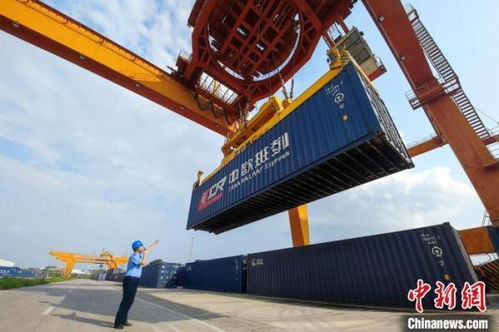 中越班列开行破百 跨境运输实现“加速跑”与装卸服务同频共振